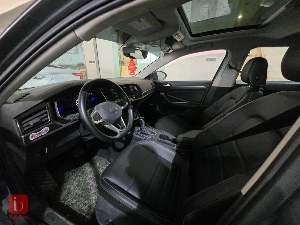 Volkswagen Jetta SE 5