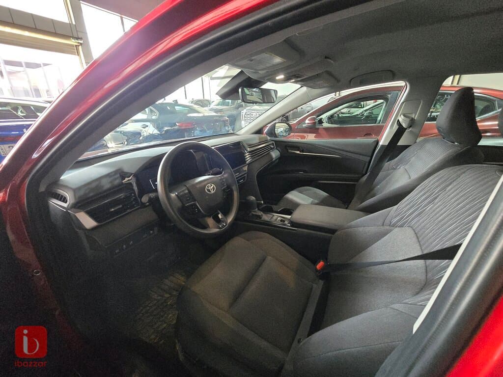 Toyota Camry LE 6
