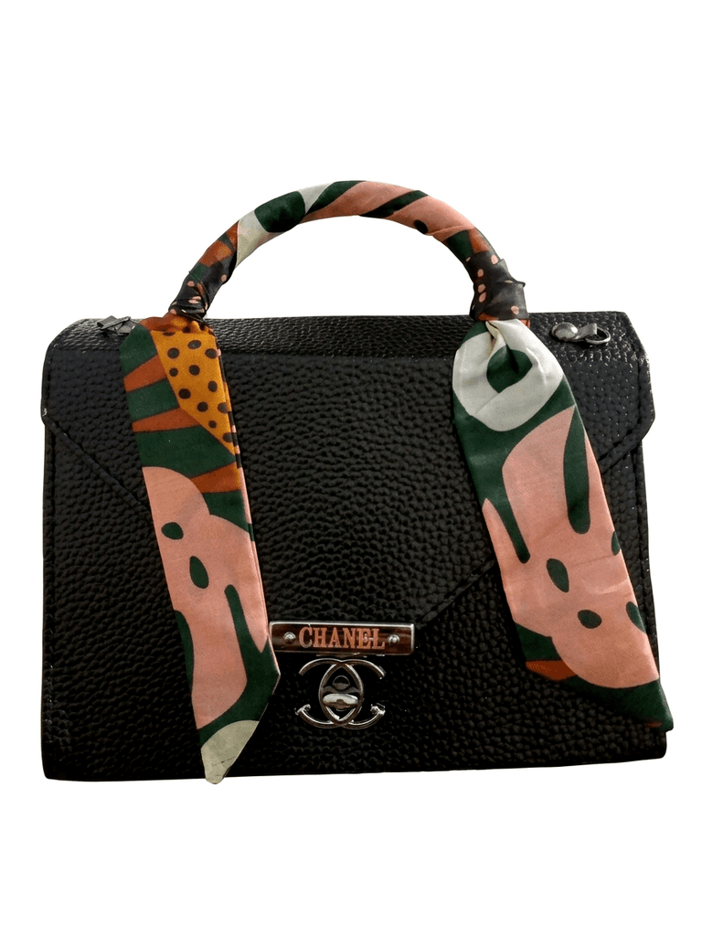 Refine your look with a mix of classic elegance and modern flair! ✨👜 3