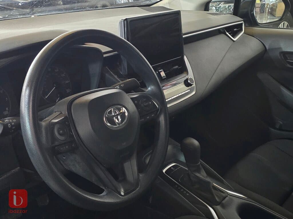 Toyota Corolla LE 6