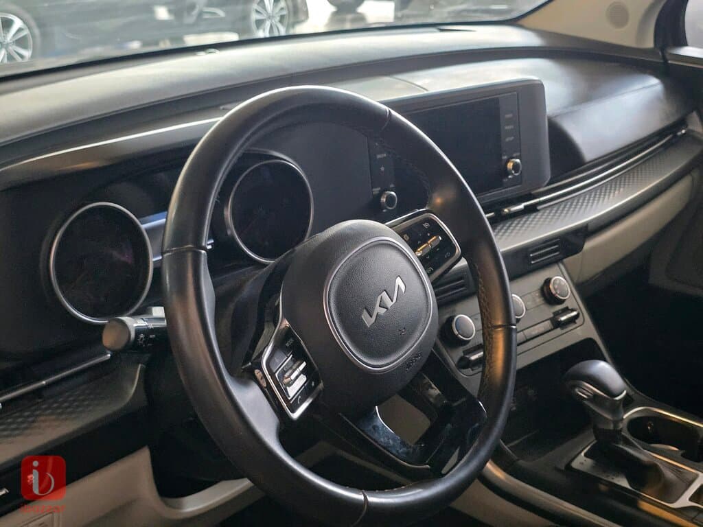 KIA Carnival 6