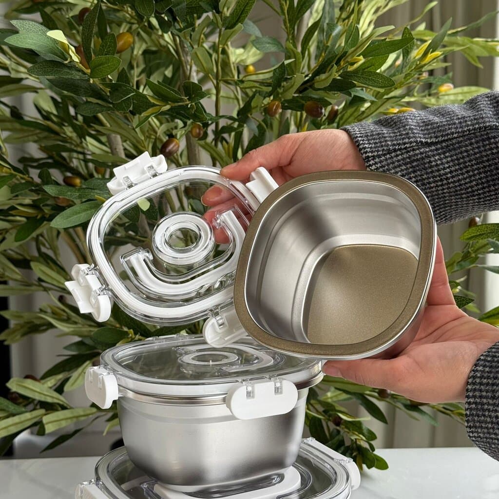 3 PCS – Elegant Airtight Silver Stainless Steel Bowl Set with Lids 2