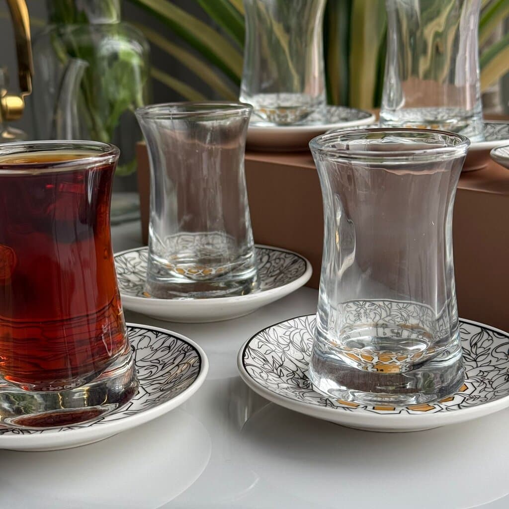 Double-Wall Tea Glass & Decorative Saucer Set 9