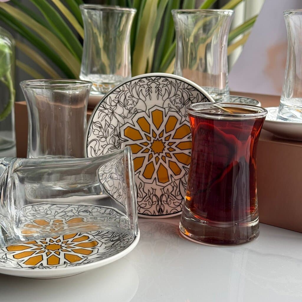 Double-Wall Tea Glass & Decorative Saucer Set 11