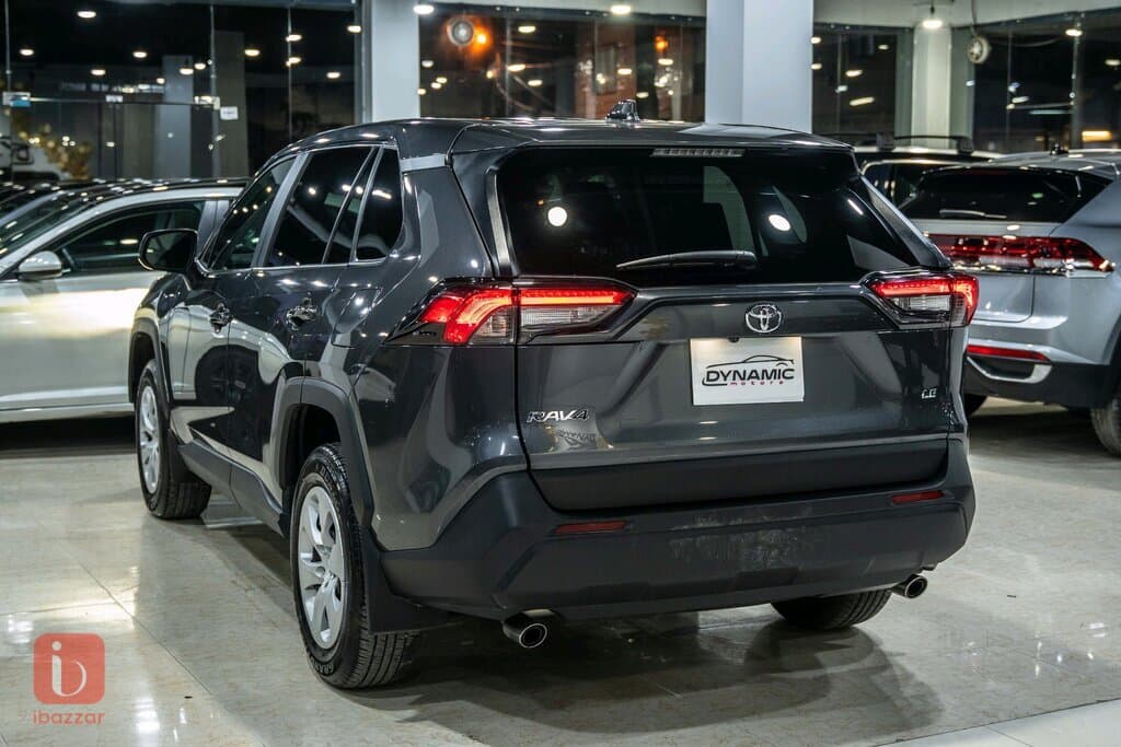 Toyota Rav 4 LE 6