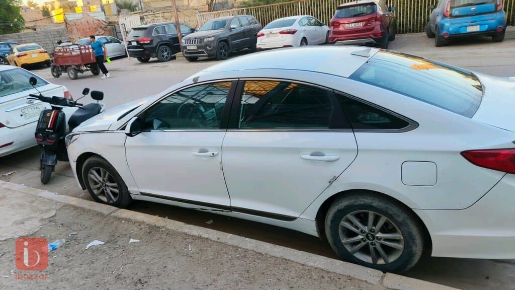 Hyundai Sonata SE 3