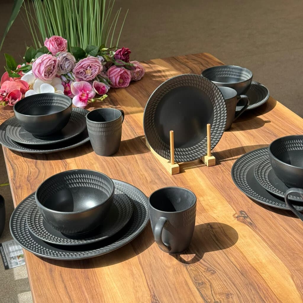 16-PCS Obsidian Luxe- Matte Black Dinnerware Set 6