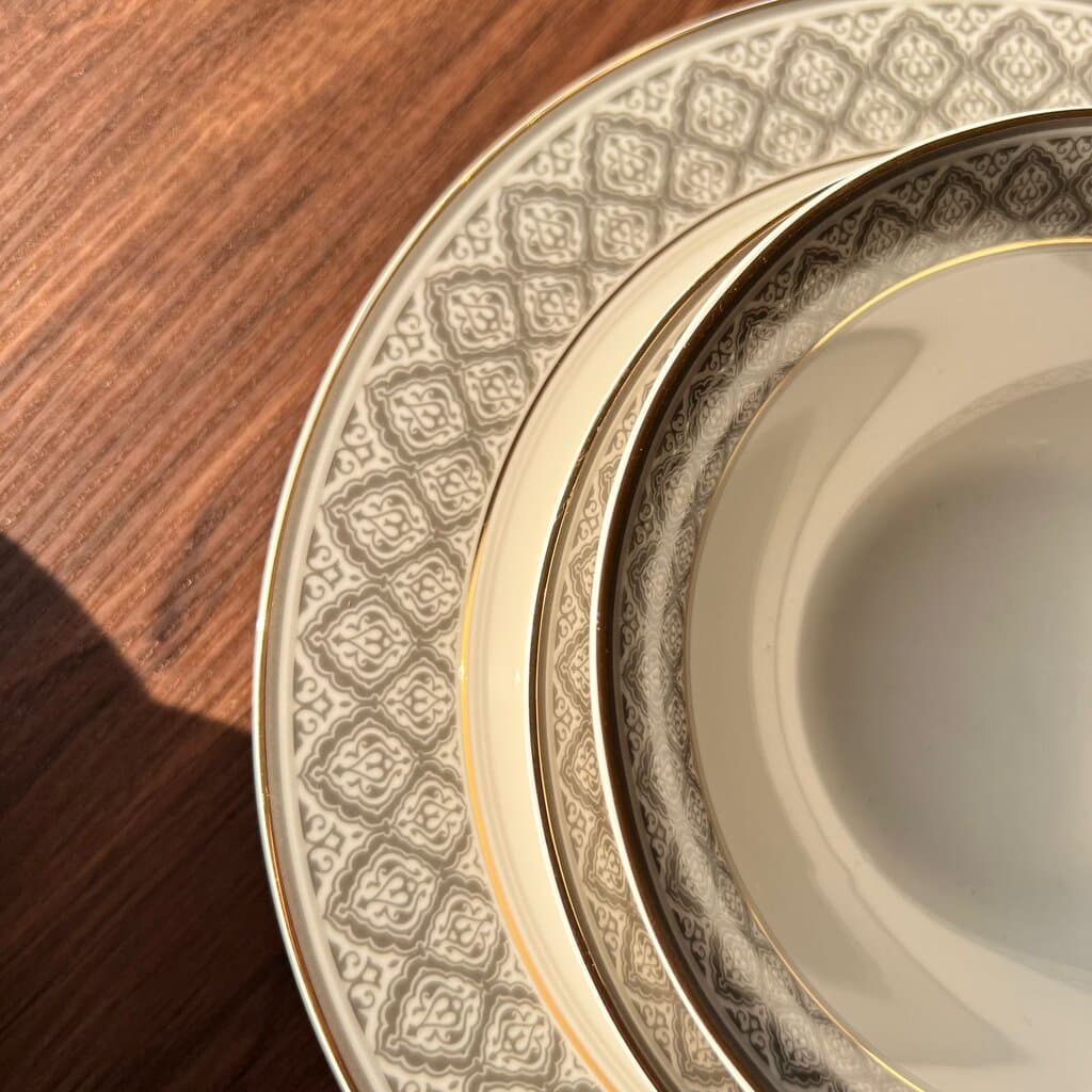 39PCS Round Porcelain Dining Tableware Set 9