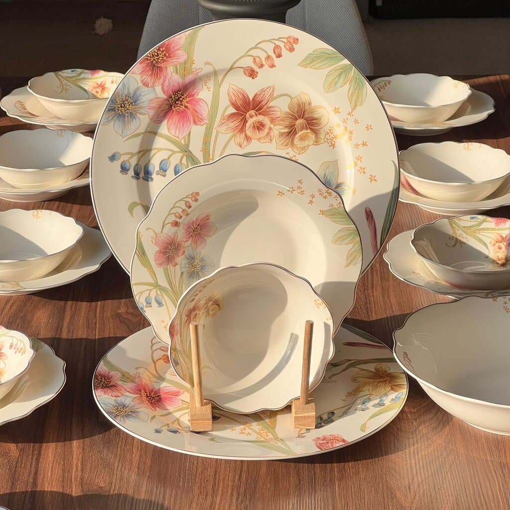 28PCS Porcelain Floral Wavy Dining Tableware Set 8