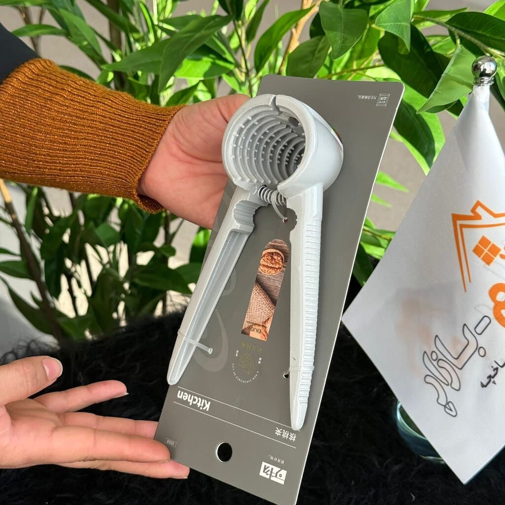 Ergonomic Durable Plastic Nutcracker 3