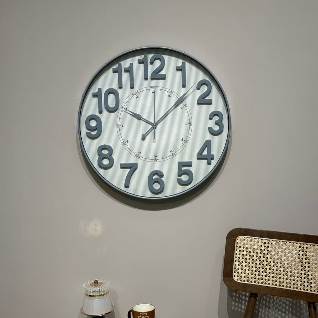 Classic Round Wall Clock With Large Numbers 3