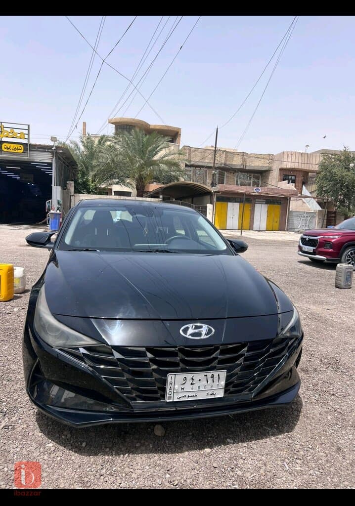Hyundai Elantra Standard 1