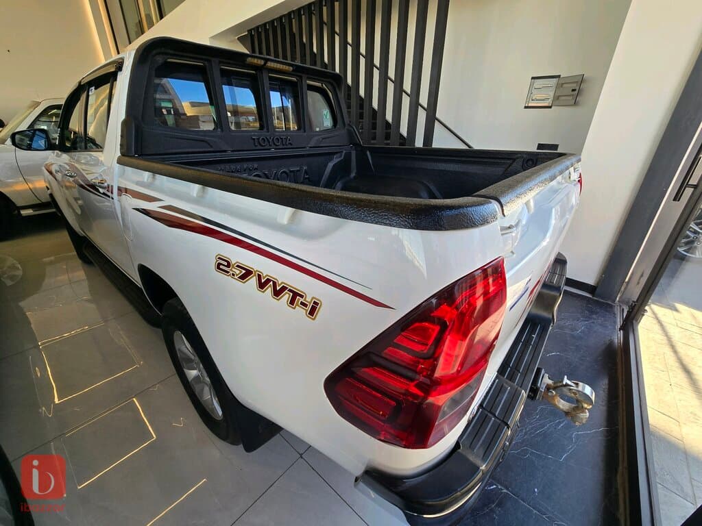 Toyota Hilux 4
