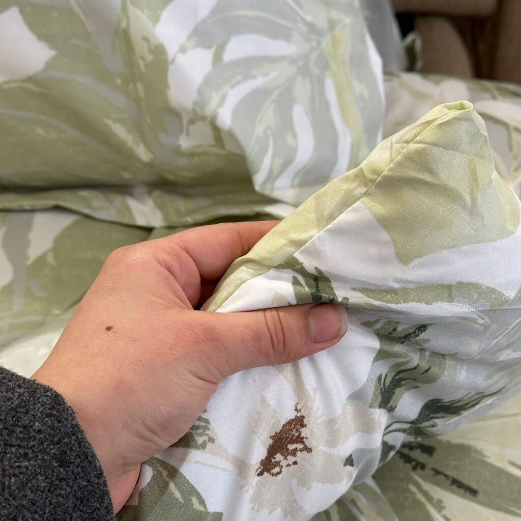 Elegant Decorative Bedding Set – 6 Pieces 4