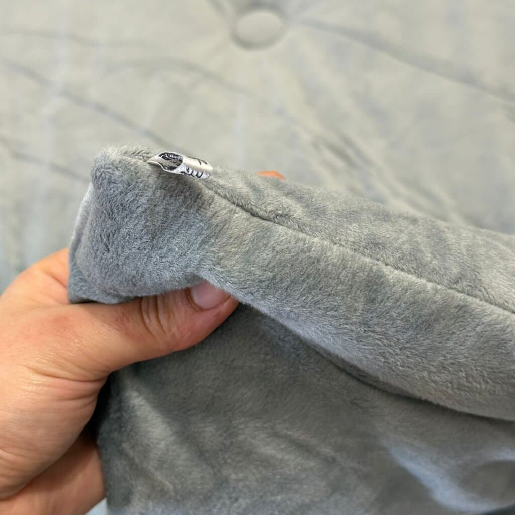 Modern Luxury Plush Comforter 9