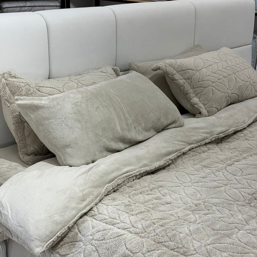 6 PCS - Elegant Beige Plush Comforter Set 3