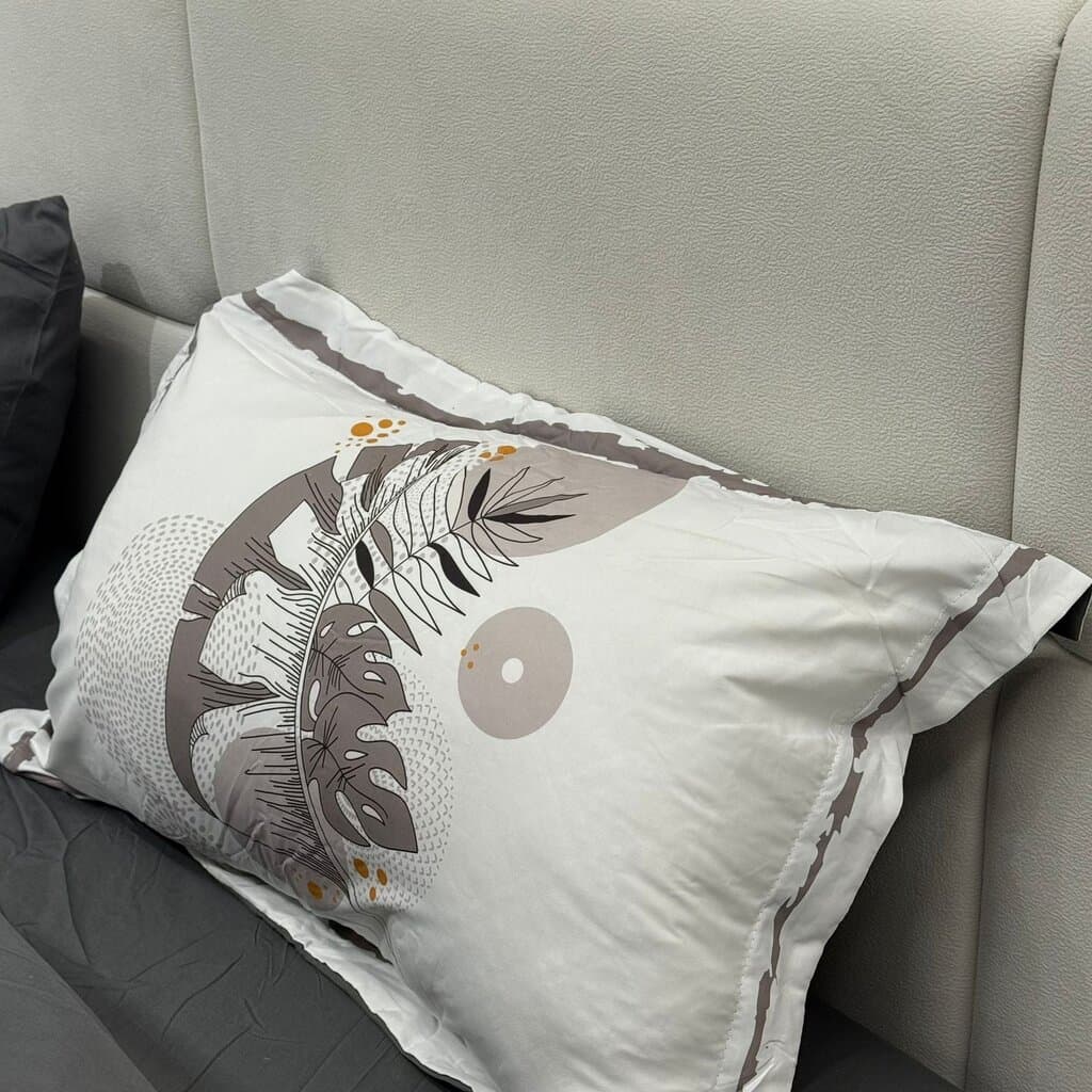 Elegant Grey Bedding Set – 6 Pieces 4