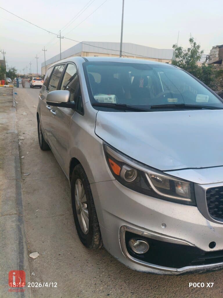 KIA Sedona LX 4