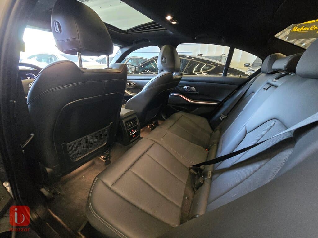 BMW 3-Series 330e 7