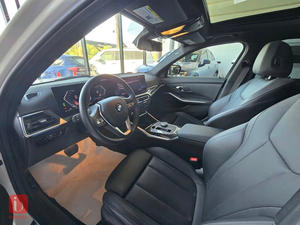 BMW 3-Series 330i 7