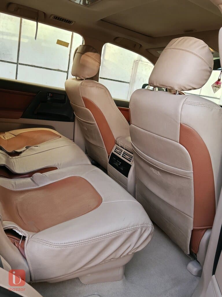 Toyota Land Cruiser GXR 2