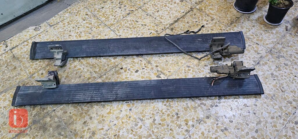 2004 - 2015 nissan armada power steps, used, in very good condition 4