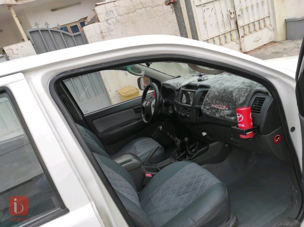 Toyota Hilux 8