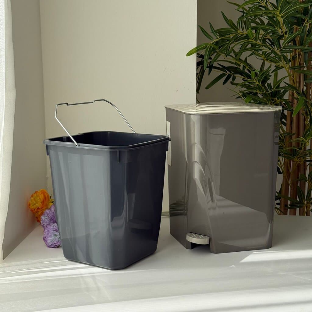 Modern Luxury Pedal Waste Bin 3