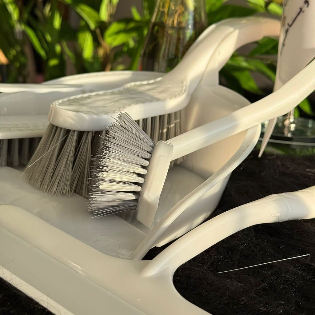 All-in-One Dustpan and Brush Set 2