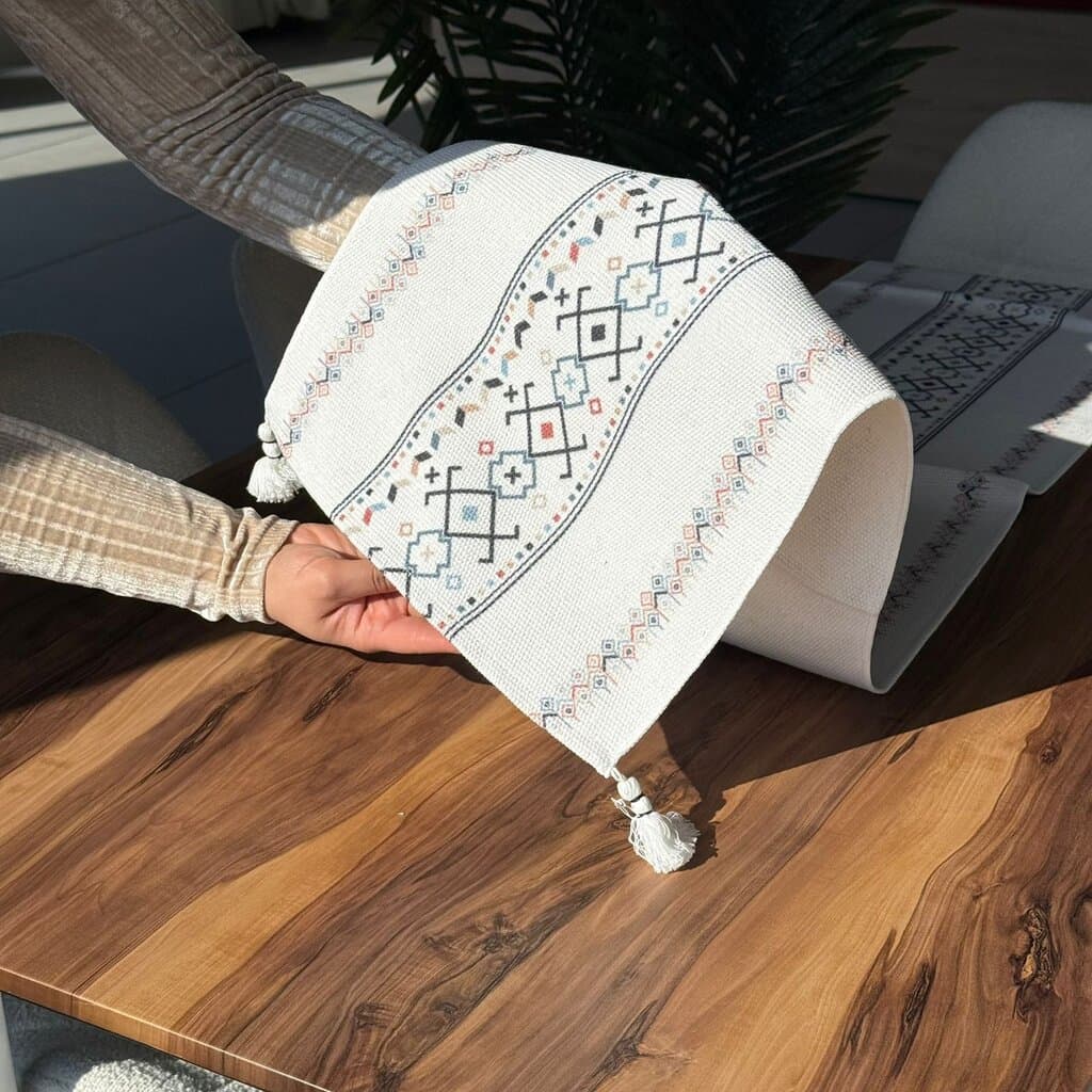 35 × 180 cm Decorative Woven Table Runner with Tassel Detail 15