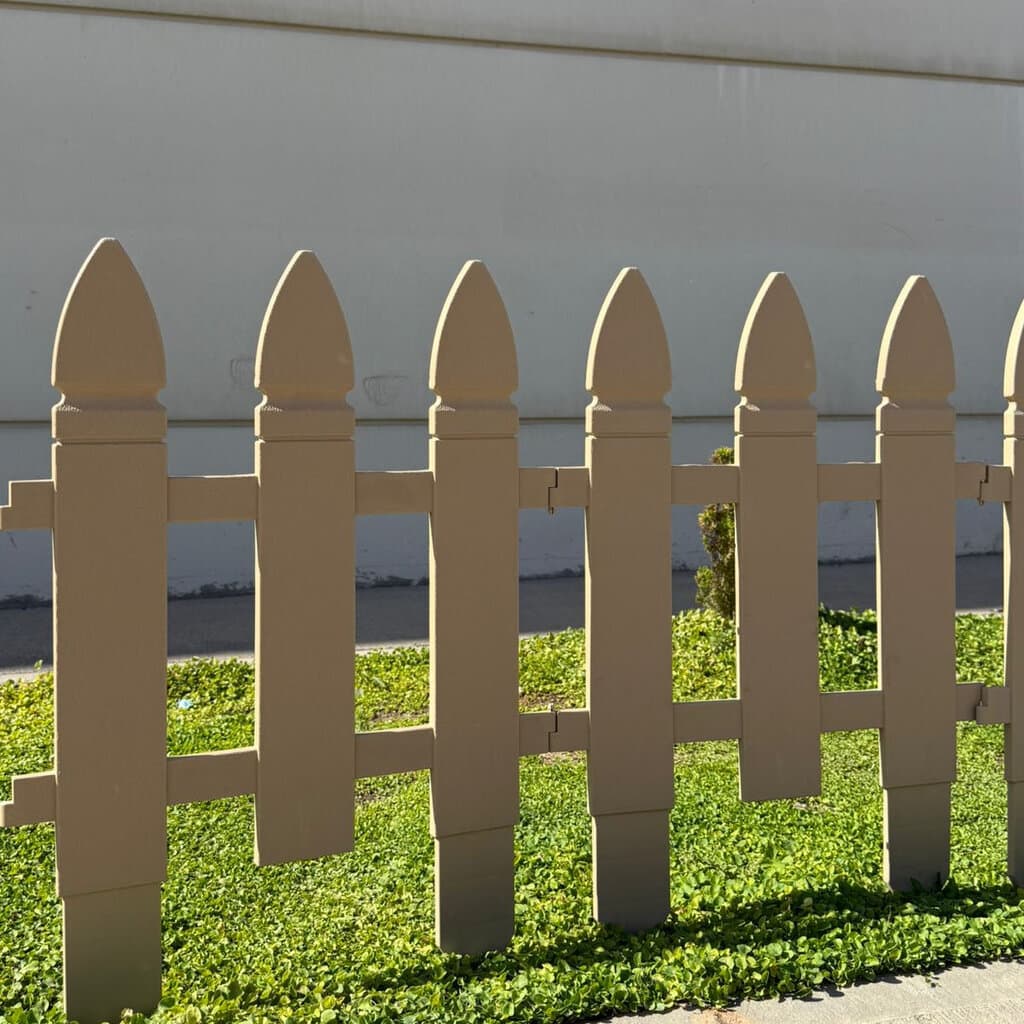 Plastic Picket Garden Fence 1