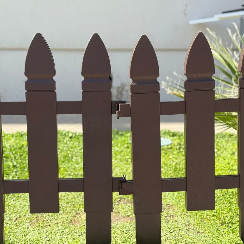 Plastic Picket Garden Fence 1
