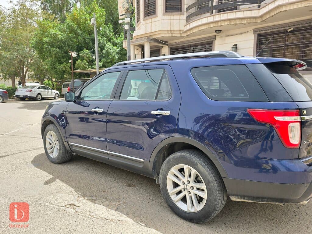 Ford Explorer XLT 2