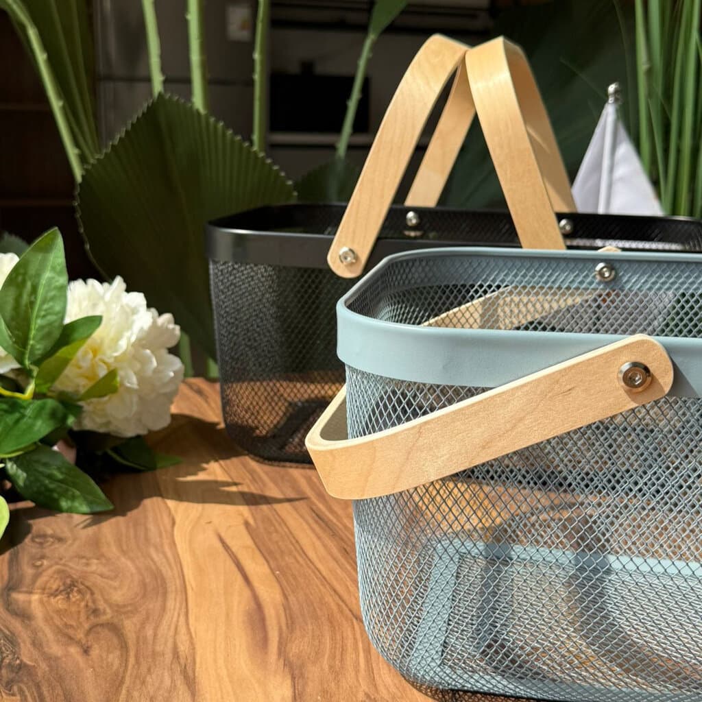 Mesh Storage Basket With Wooden Handle 3