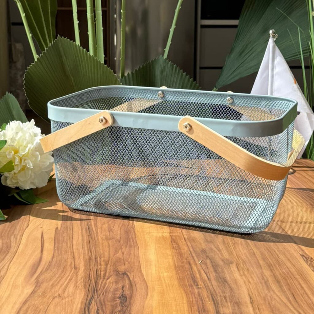 Mesh Storage Basket With Wooden Handle 1