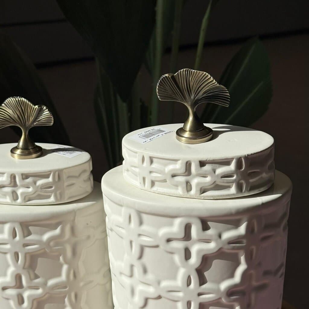 Luxury Ceramic Jars With Leaf-Topped Lids 5