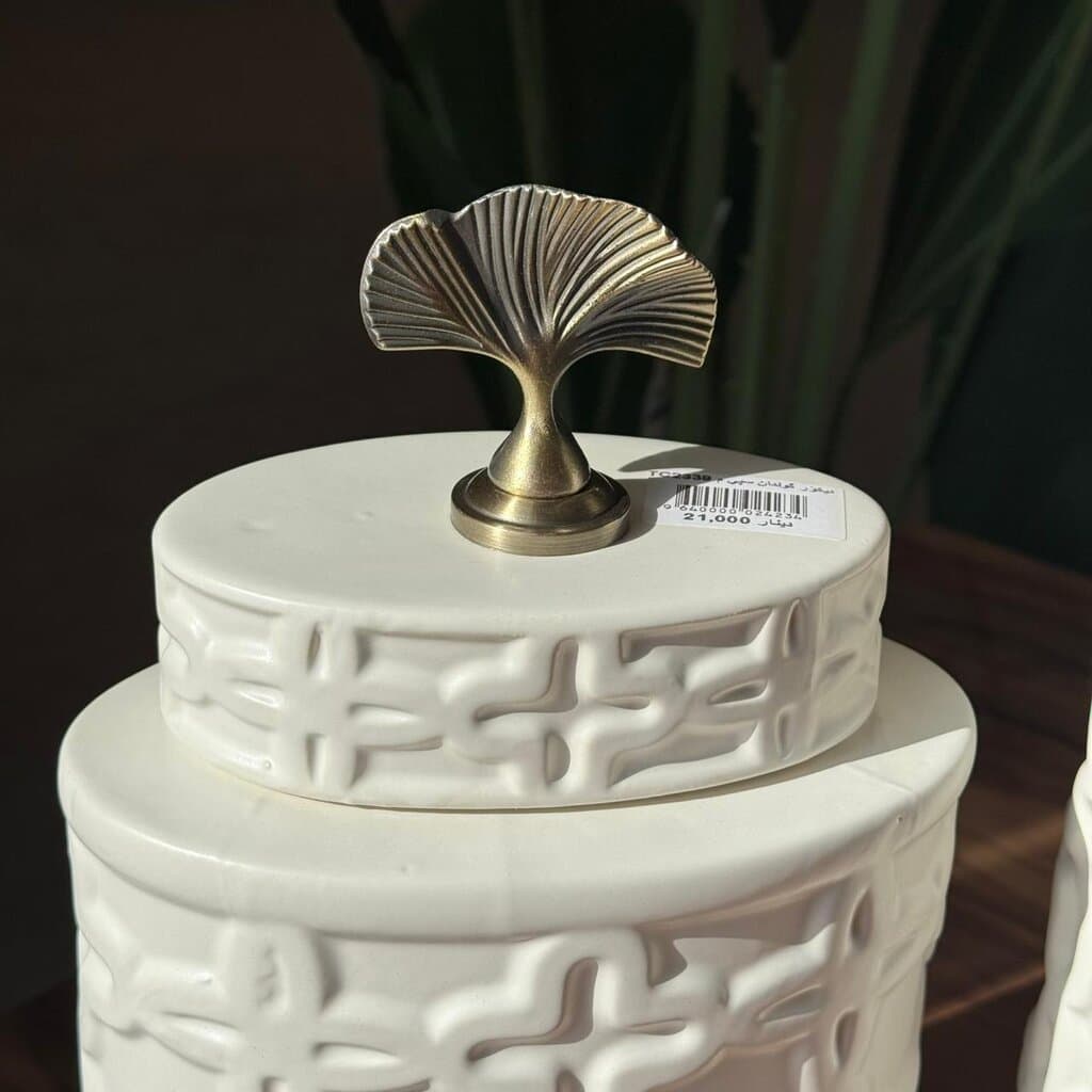 Luxury Ceramic Jars With Leaf-Topped Lids 6