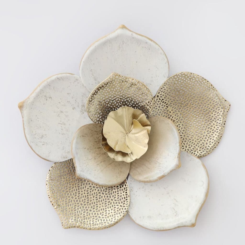 3 Sized Metal Flower Wall Decoration 1