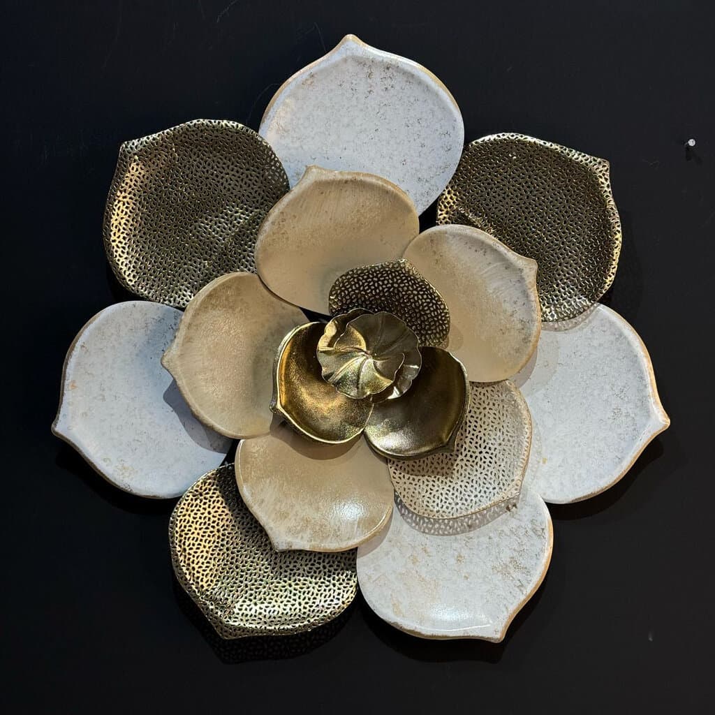 3 Sized Metal Flower Wall Decoration 1