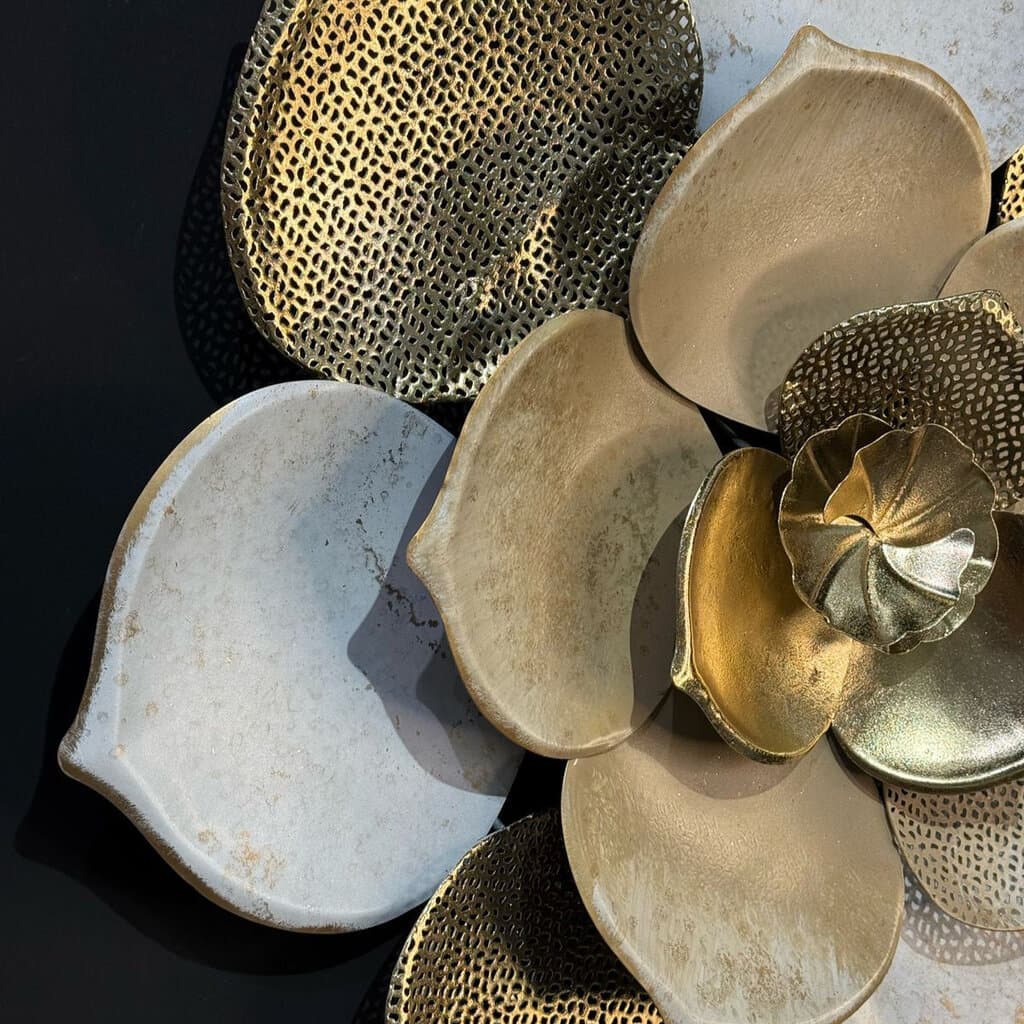 3 Sized Metal Flower Wall Decoration 4