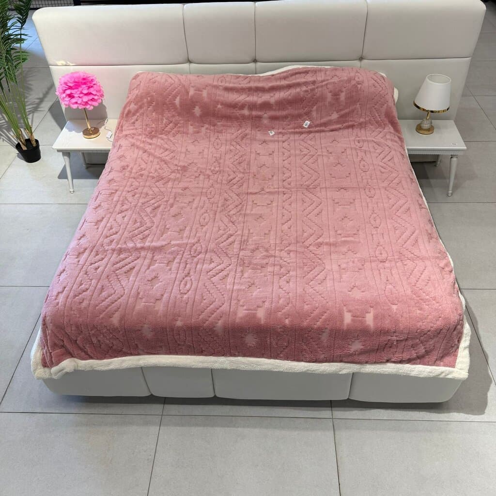 Ultra-Soft Reversible Plush Blanket 1