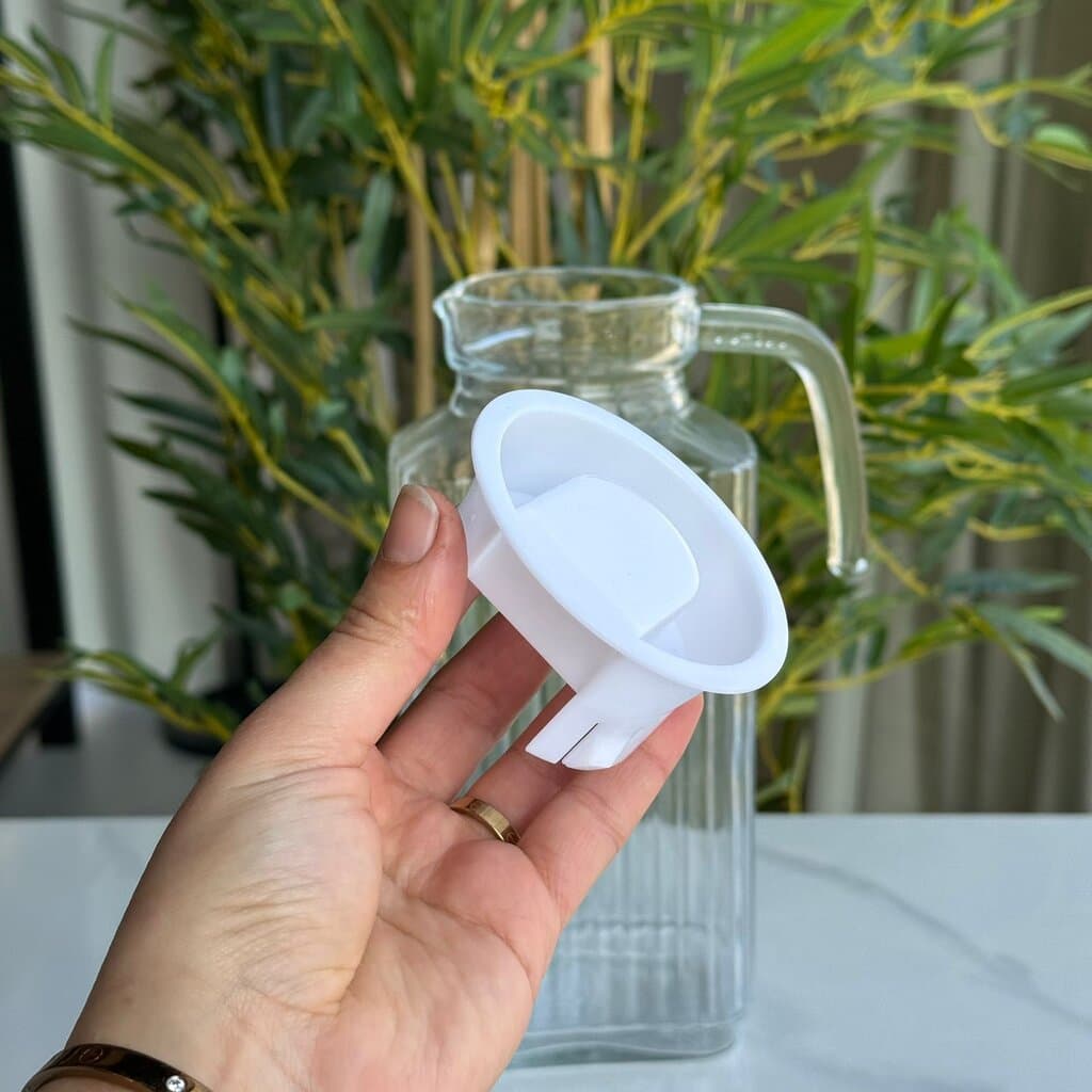 Elegant Ribbed Glass Water Pitcher with Lid 4