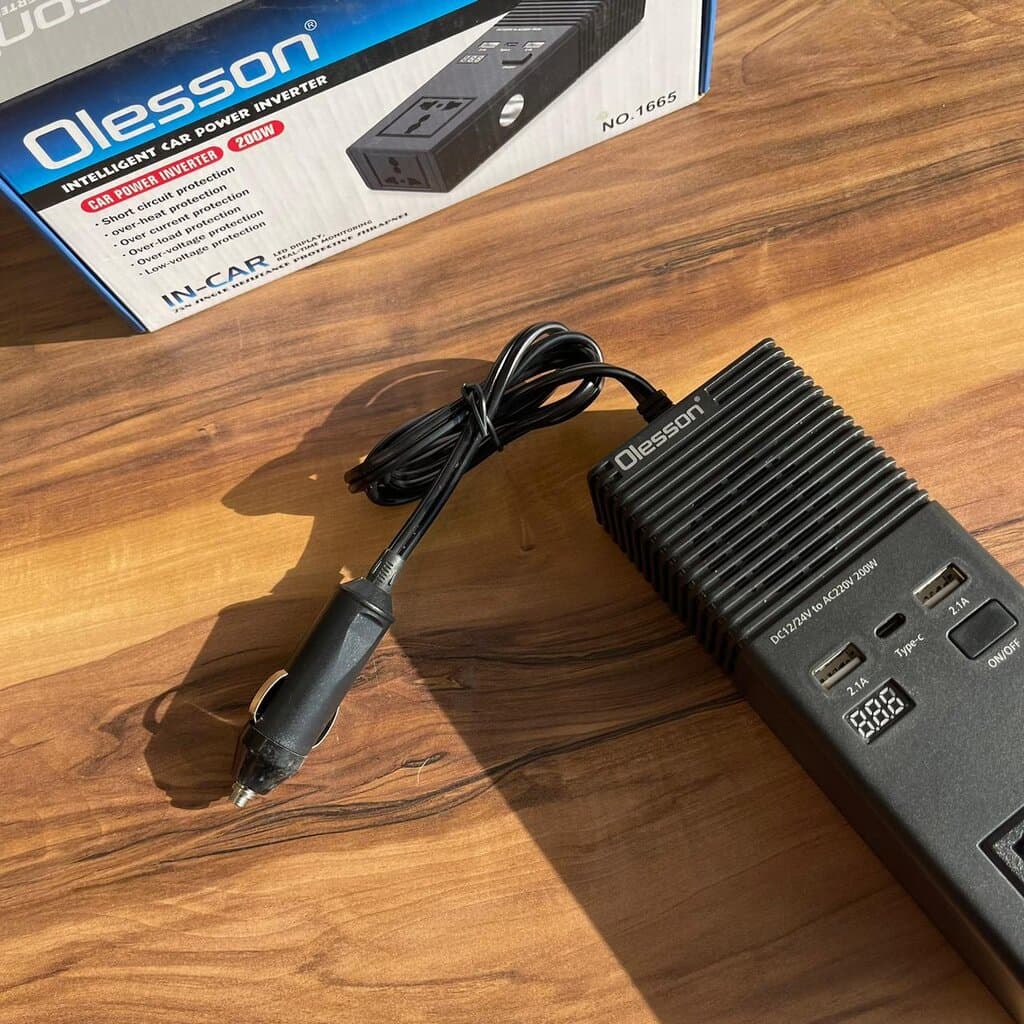 200W Intelligent Car Power Inverter 3