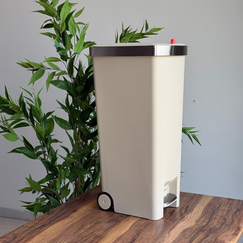 Slim Pedal Waste Bin With Wheels 6
