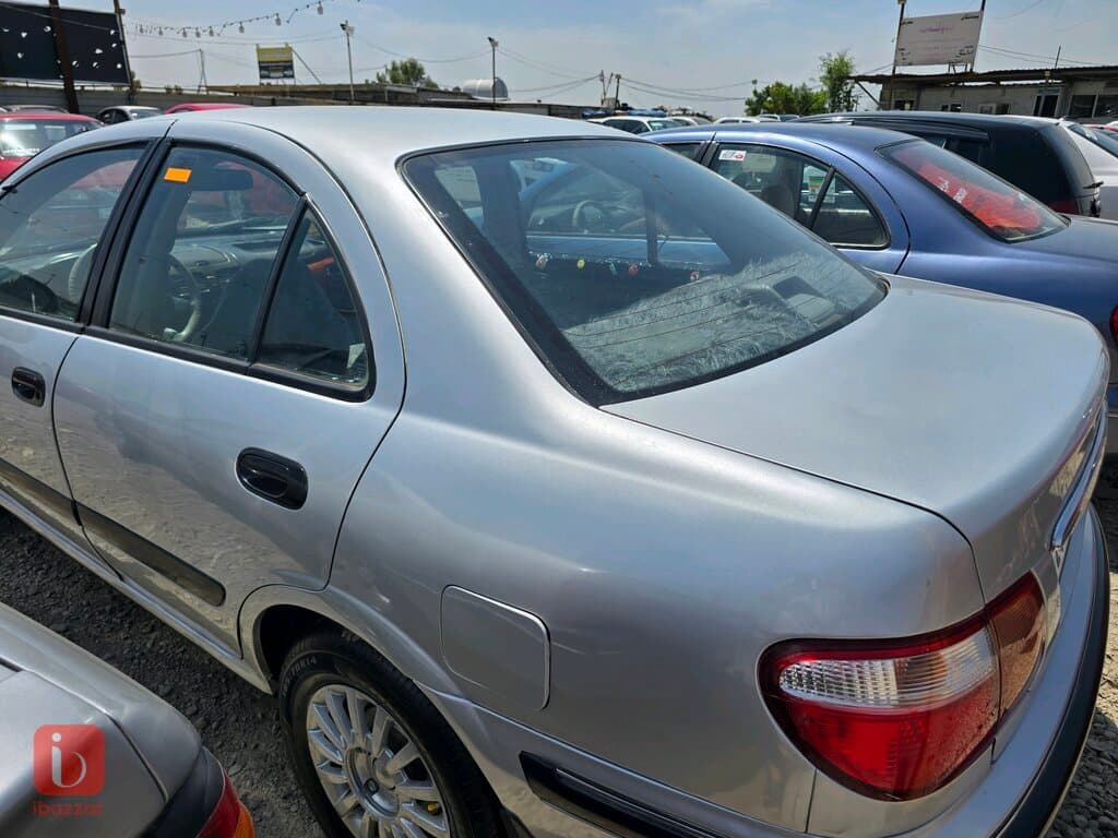 Nissan Sunny 4