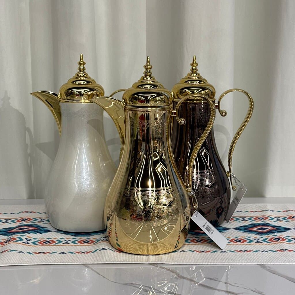 ترمس فاخر وأنيق معزول لحفظ القهوة والشاي — photo 2