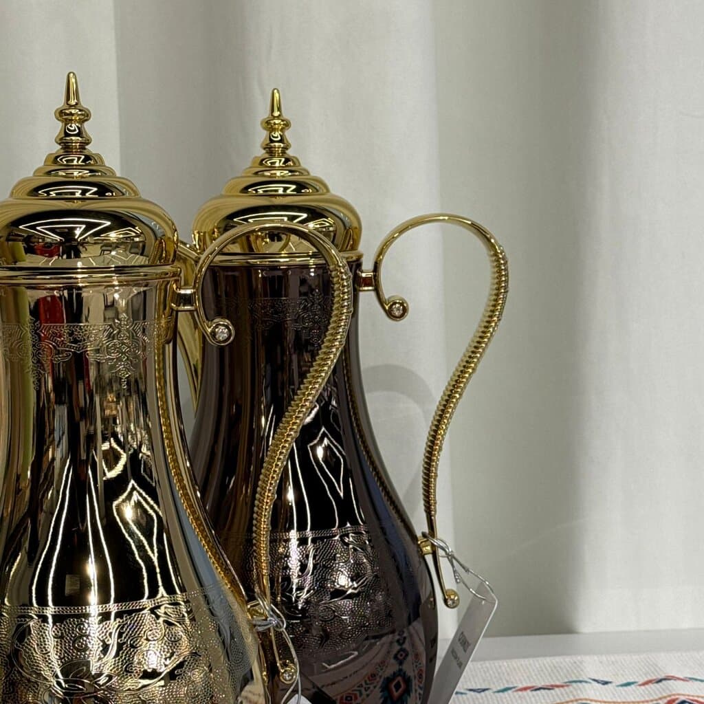 ترمس فاخر وأنيق معزول لحفظ القهوة والشاي — photo 4