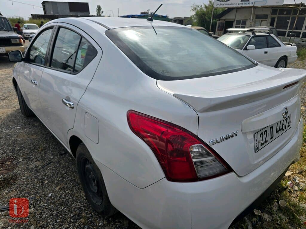 Nissan Sunny 4