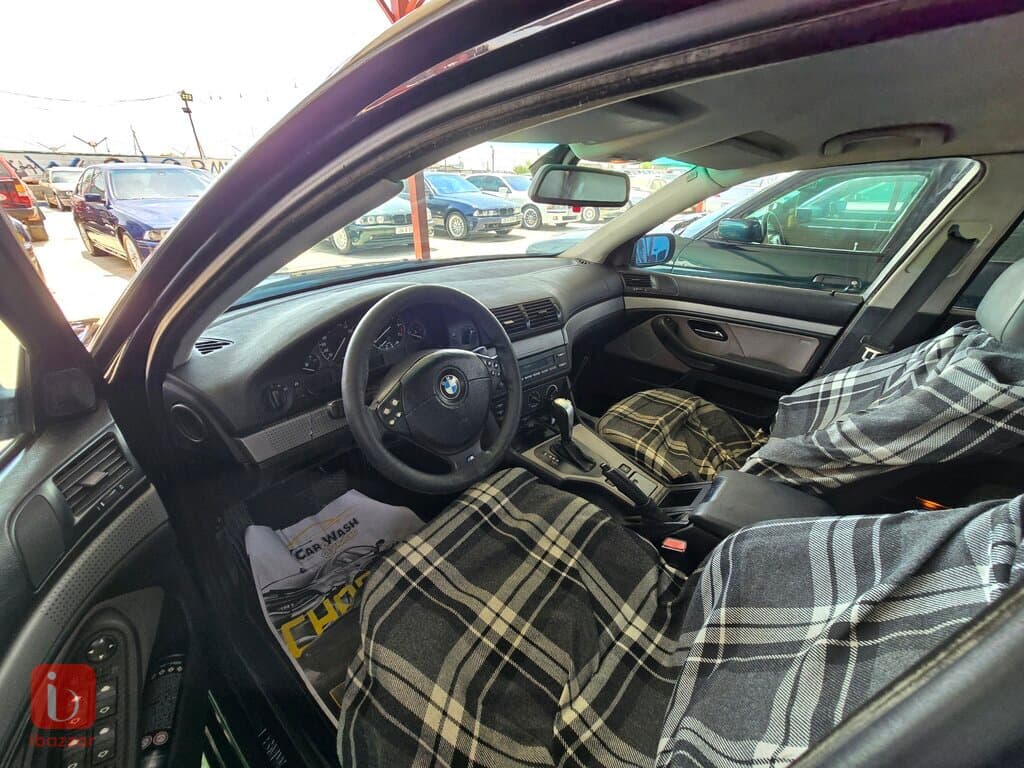 BMW 5-Series 528i 6