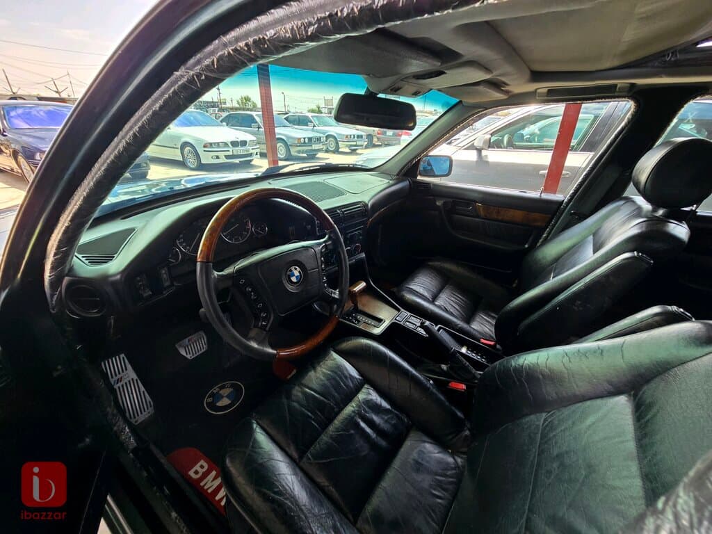 BMW 5-Series 525i 6
